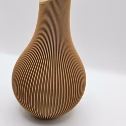 Randig vas – elegant design (18×10 cm)