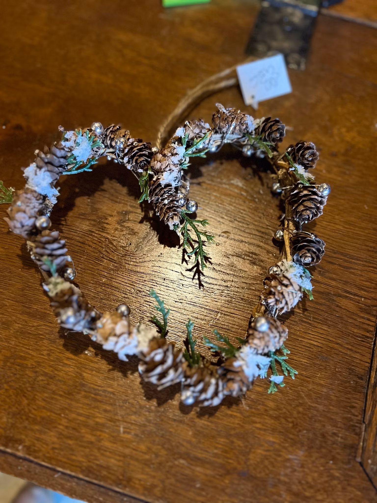 Dekorationshjärta med lärkkottar