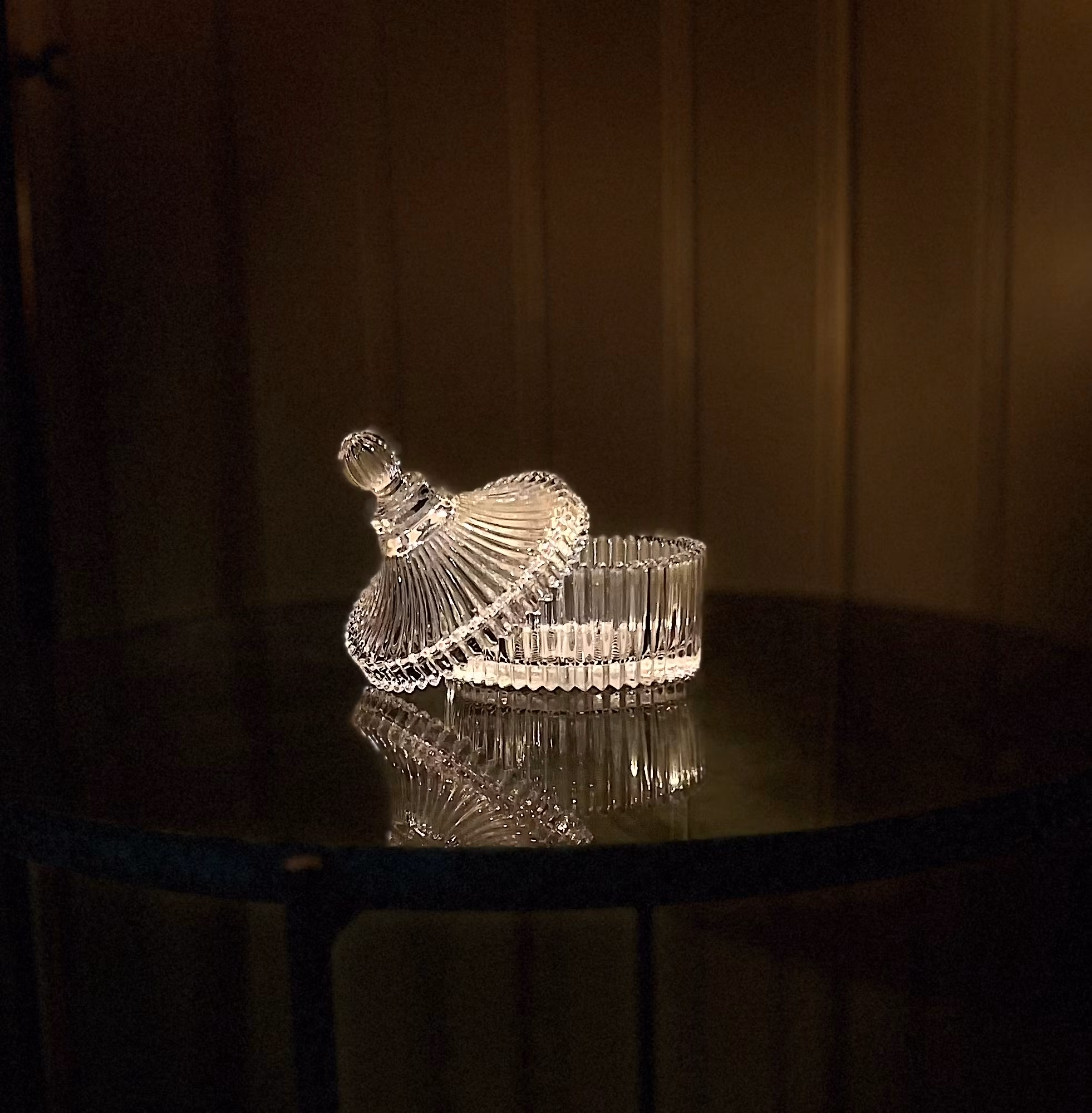 Nostalgisk glasburk med lock Rand