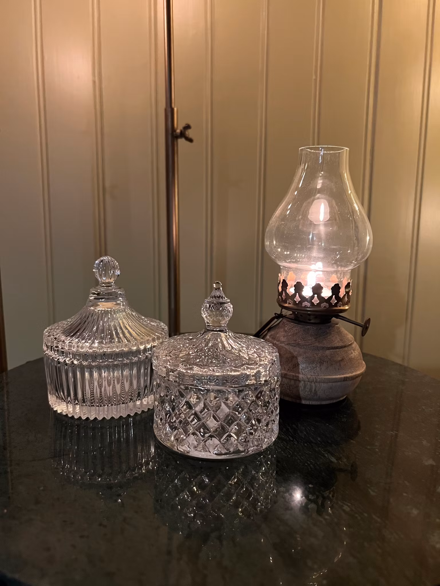 Nostalgisk glasburk med lock Rand