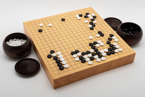 Go-spel, tjockt bräde i shinkaya, 8,4 mm snäckskalsstenar och kastanjeskålar