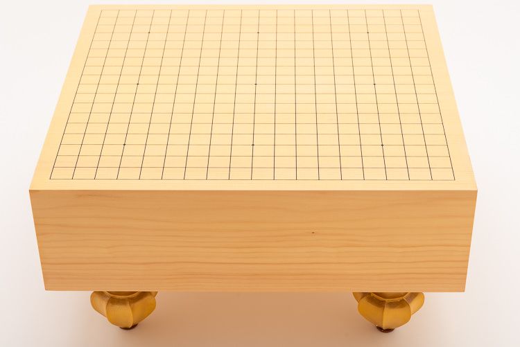Detaljbild av ena långsidan av golvbrädet i shinkaya.