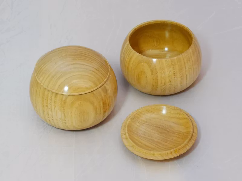 Skålar i japanskt castanopsis-trä
