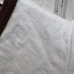 Baby Omlott tröja i Ekologisk Bomull – Vit med Vävda Hjärtan Rosa kantband 50-80cl