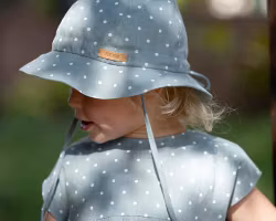 Solhatt baby/barn mint med vita prickar 4mån - 2år UV skydd