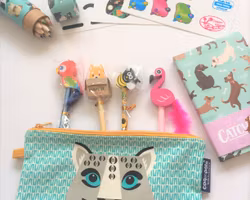 Pennfodral snöleopard med pyssel