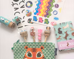 Pennfodral tiger med pyssel