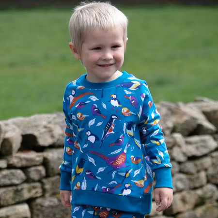 Sweatshirt tröja för barn mönstrad med fåglar - 4-9år ekolologisk bomull Piccalilly