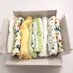 Babybox Neutral - 10 plagg - ett mjukt startpaket för livets första månader