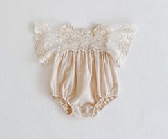 Body för baby fina babykläder- spets Philippa - Beige 3-24mån