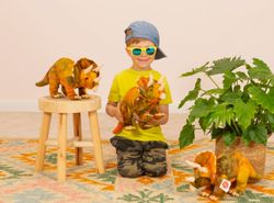 Mjukisdjur Gosedjur Stor Dinosaurie Triceratops 42 cm Teddy Hermann