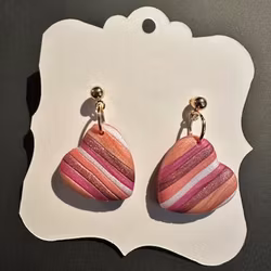 Örhängen polymerlera - hjärta randigt rosa