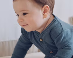 Stickad Jumpsuit till baby - Blå 1-24mån