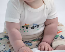 Bekväma byxor till baby - Traktor 6mån-4år ekologisk bomull 12mån-3år