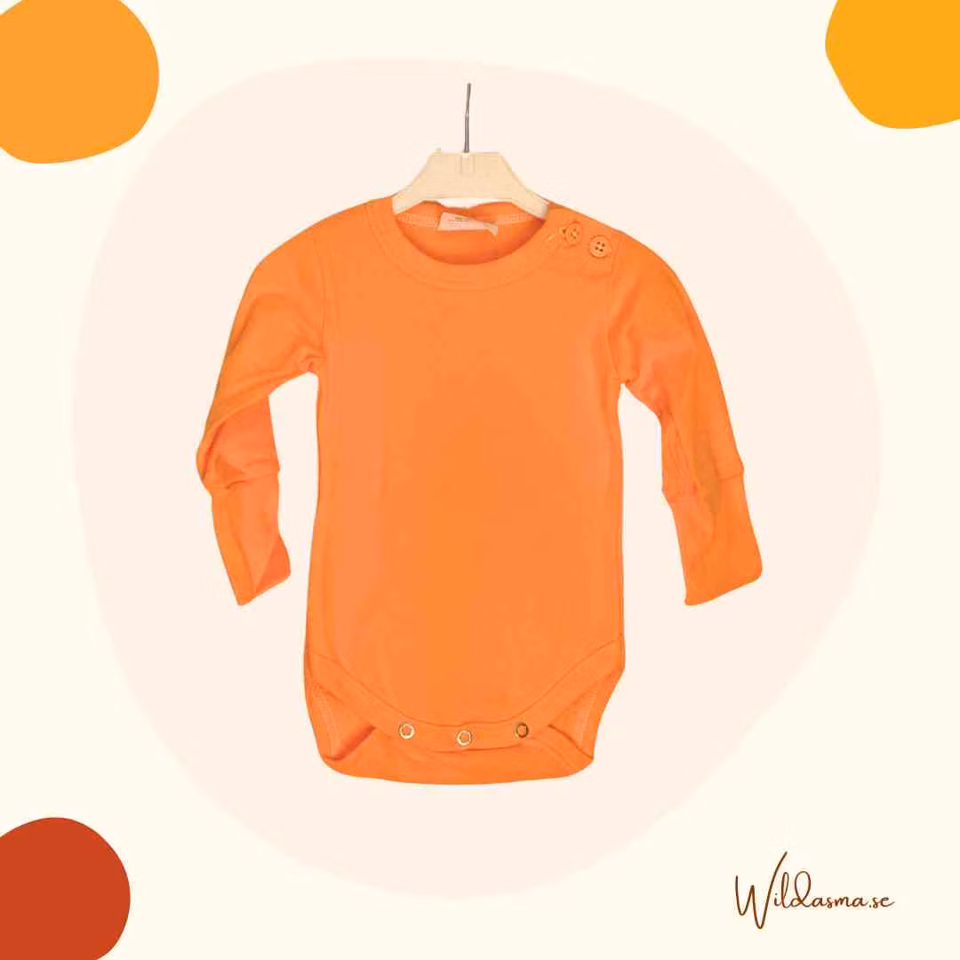 Babykläder långärmad body orange. Prisvärda bebiskläder online.