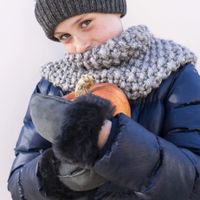 Vantar i lammskinn för barn - Grafitgrå 6mån-8år
