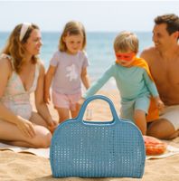 Blå retro strand väska i plast mesh – sommarens snyggaste (och smartaste) accessoar