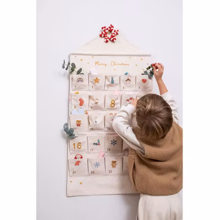 Adventskalender i tyg att hänga på väggen