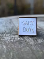 Present nybliven mamma - Kort "Baby boy" + Örhängen sterlingsilver små fötter