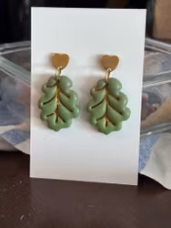 Örhängen - Handgjorda i polymerlera Eklöv med guld