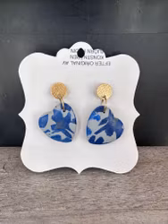 Örhängen polymerlera - Hjärtan blå/grå