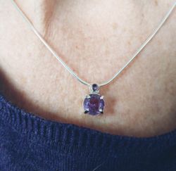 'Lilly' halsband med ädelstenar