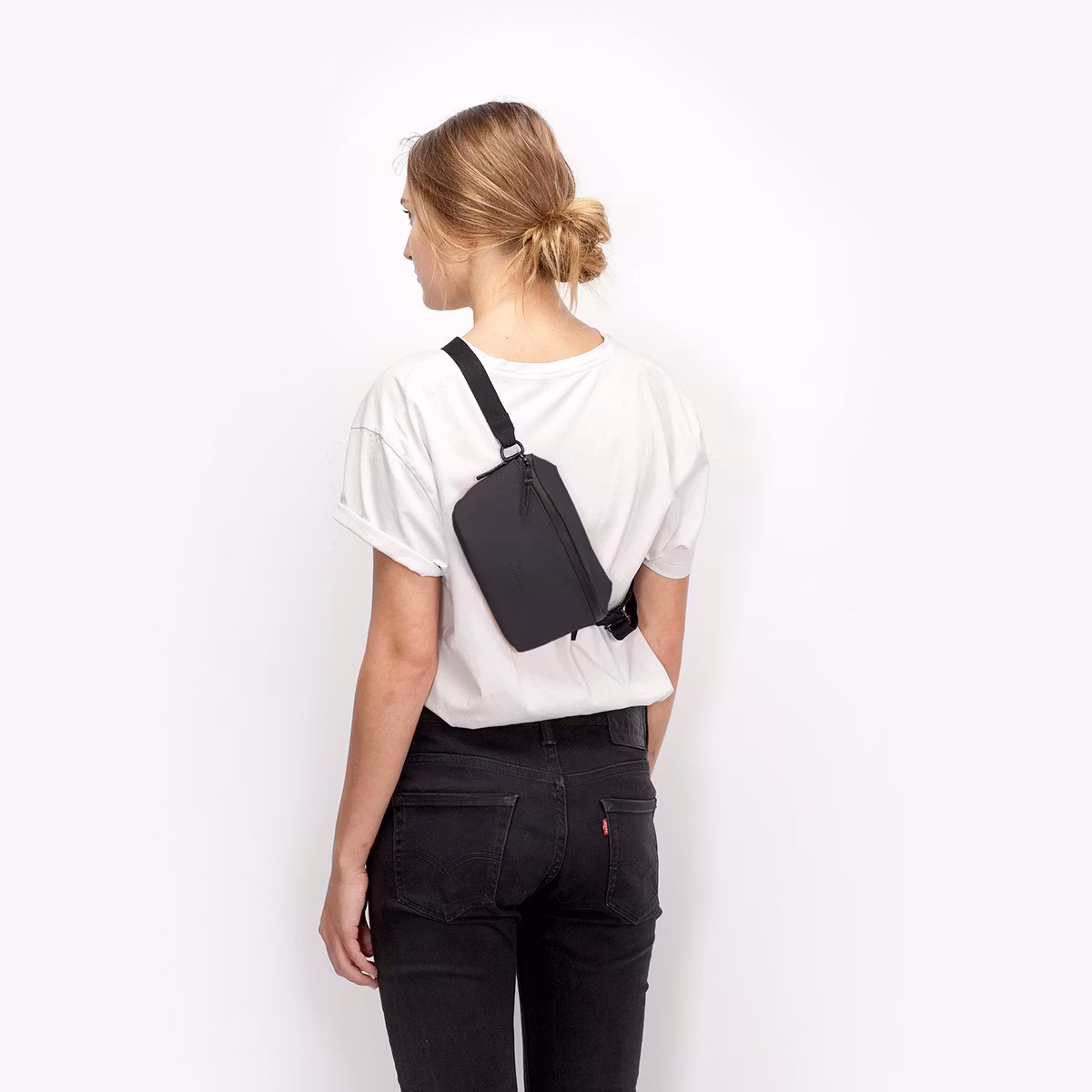 Ucon Acrobatics Jona Medium Bag Black