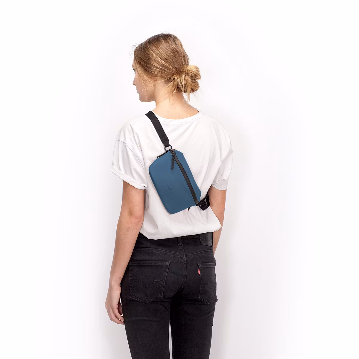 Ucon Acrobatics Jona Medium Bag Petrol