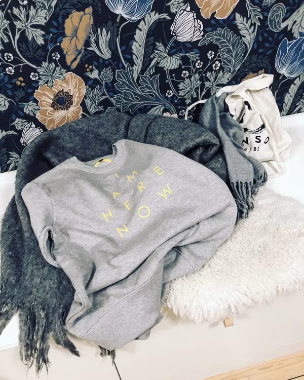 I AM HERE NOW - SWEATER - GREY