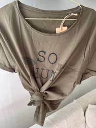 SO HUM - RAW NECK TEE - GREEN