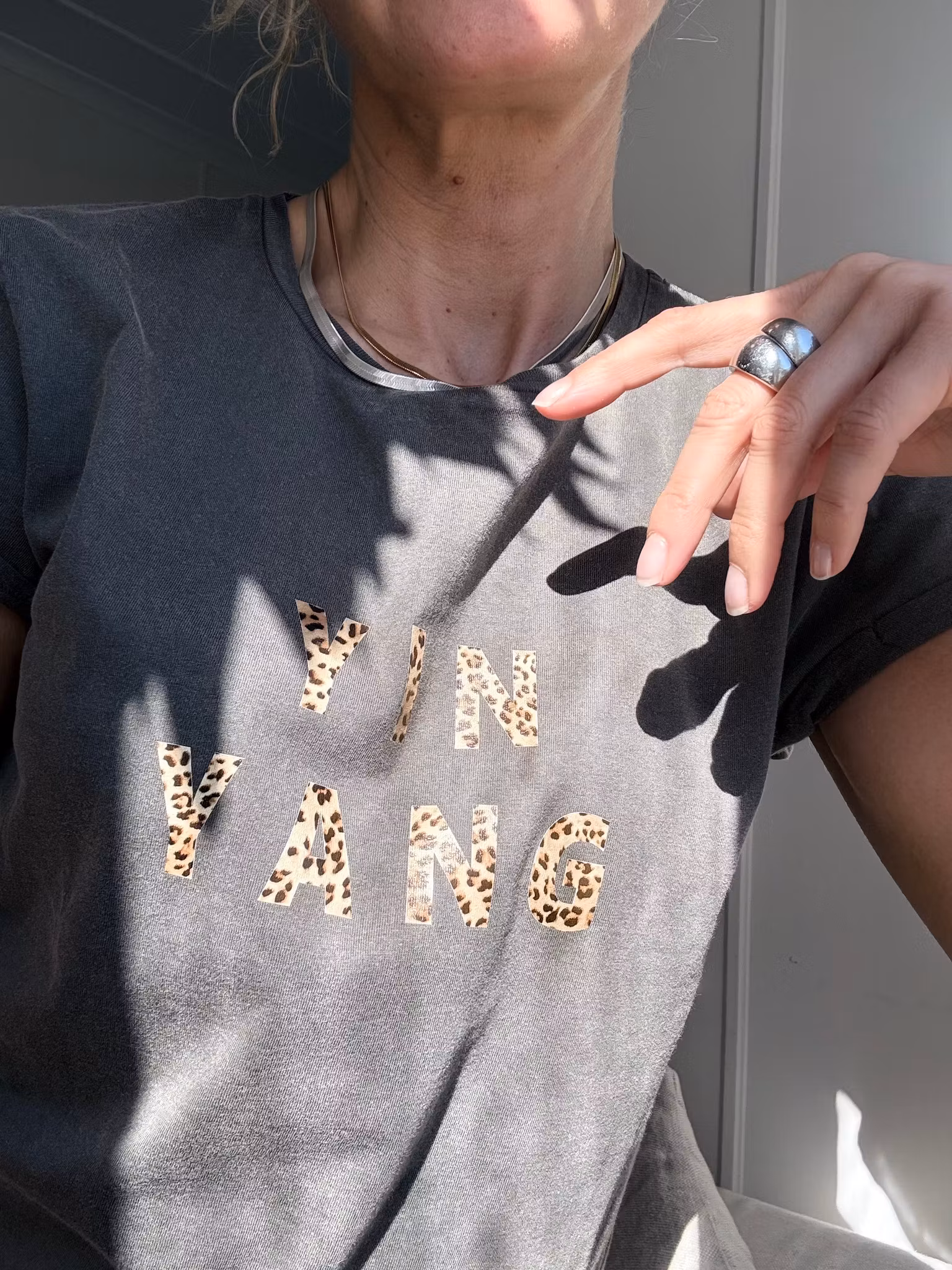 YIN YANG - T-SHIRT - STONE WASHED LEO