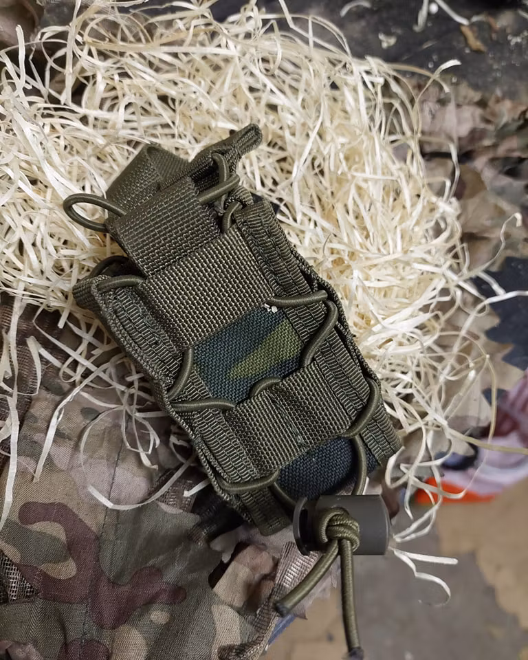Radio / Granat pouch