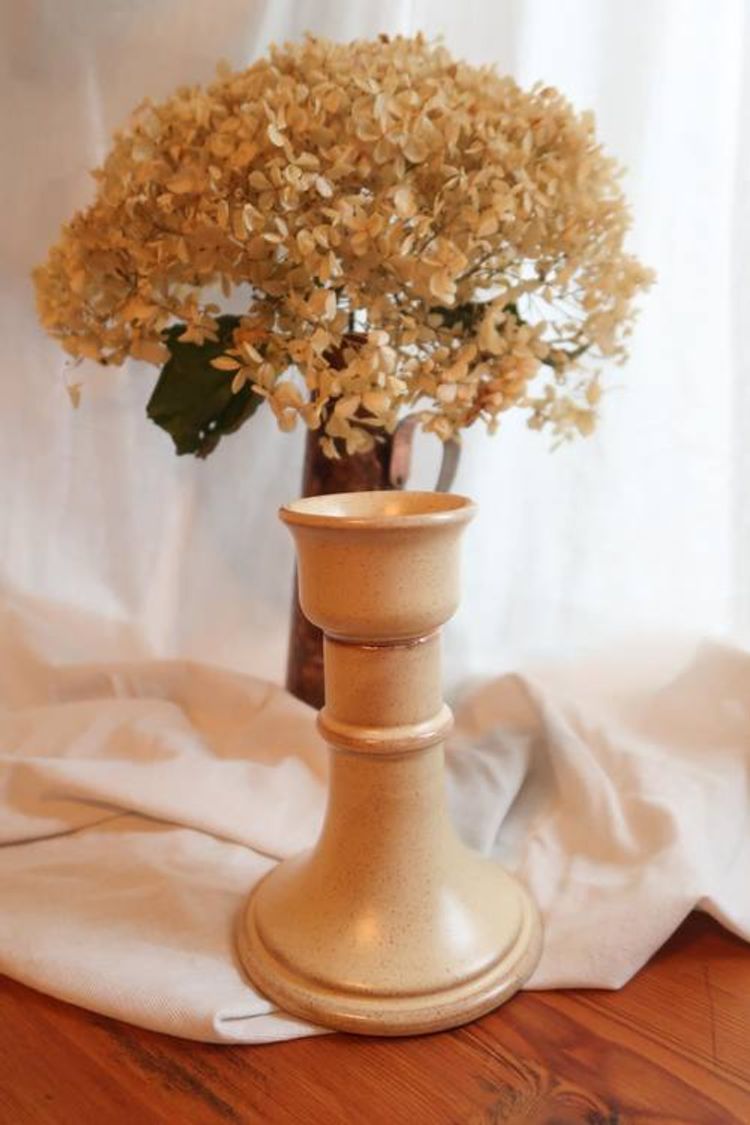 Beige ljusstake
