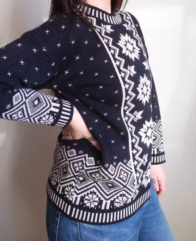 Mörkblå/vit tröja