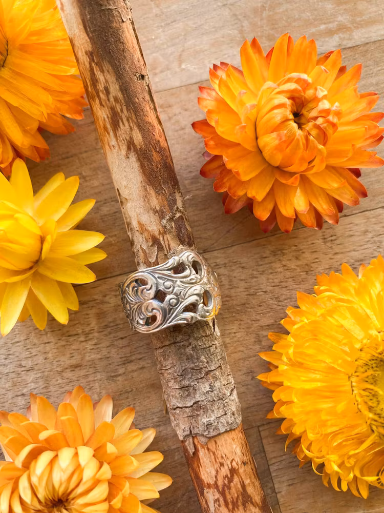 Storlek 16/56. Nysilver.