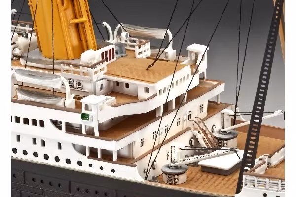 REVELL 100 Years Titanic (Special Edition), 1:400
