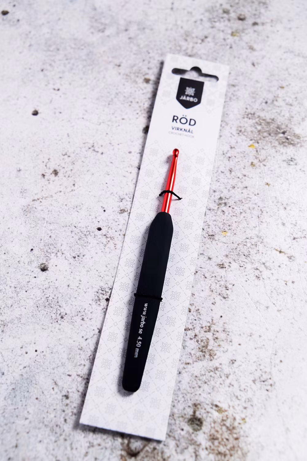 Närbild på Järbo virknål 5,5 mm – soft grip-handtag för bekväm virkning.