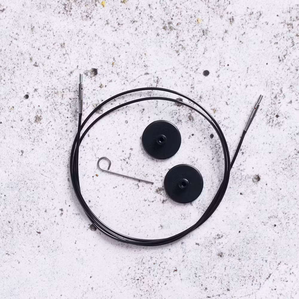 Svart kabel 74 cm med fästen, närbild – kompatibel med KnitPro-system