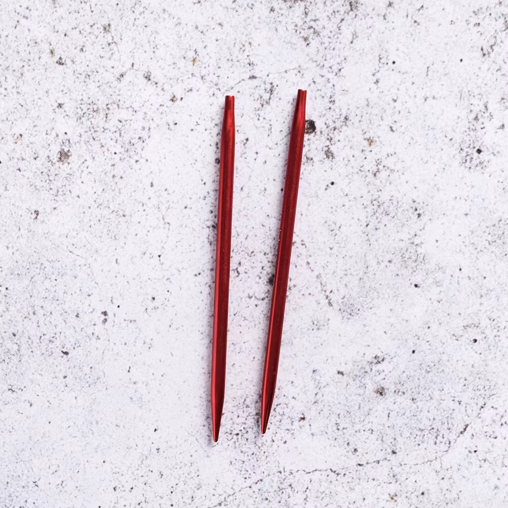 Röda ändstickor 3,5 mm, 13 cm – skruvfäste för kabel (KnitPro-kompatibel)
