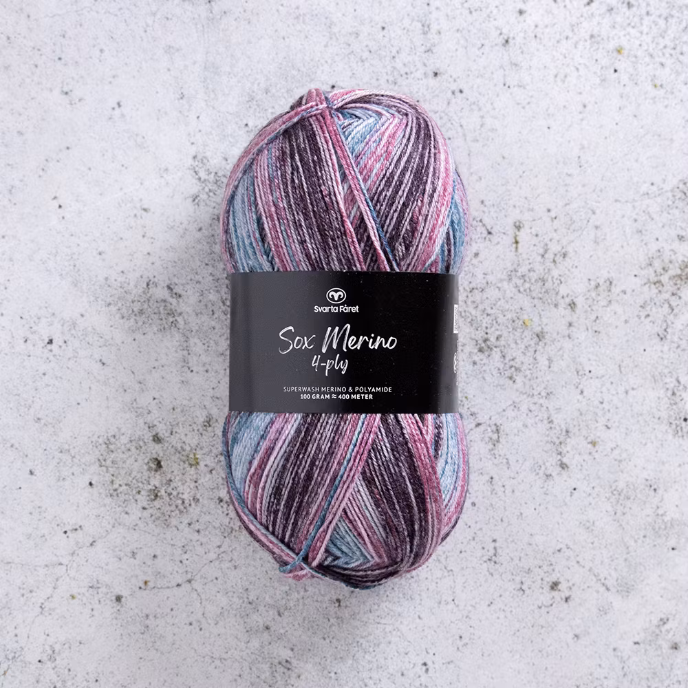 Svarta Fåret Sox Merino 4 ply Magical Realism 100g nystan sockgarn