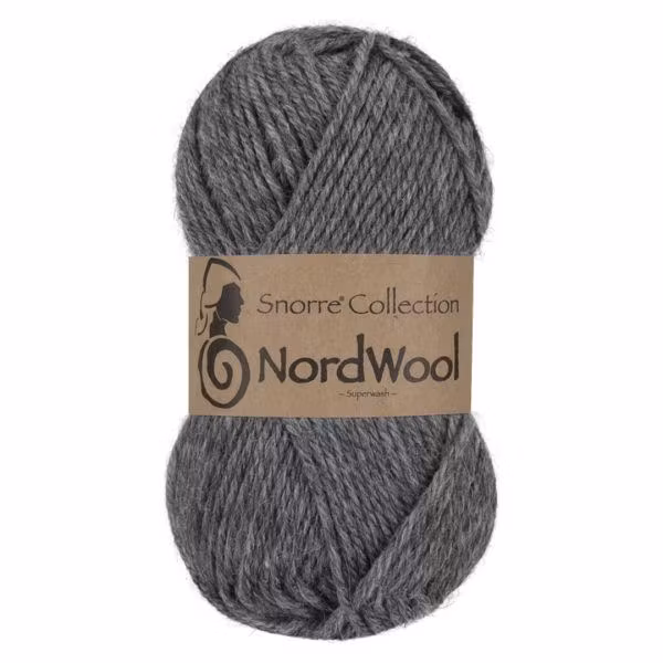 Snorre Collection Nordwool, 50g, 115 Mörkgrå – helt garnnystan med Nordwool-banderoll.