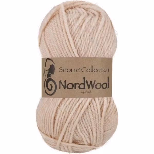 Snorre Collection Nordwool, 50g, 107 Beige – helt garnnystan med Nordwool-banderoll.