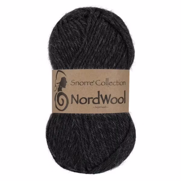 Snorre Collection Nordwool, 50g, 117 Koksgrå – helt garnnystan med Nordwool-banderoll.