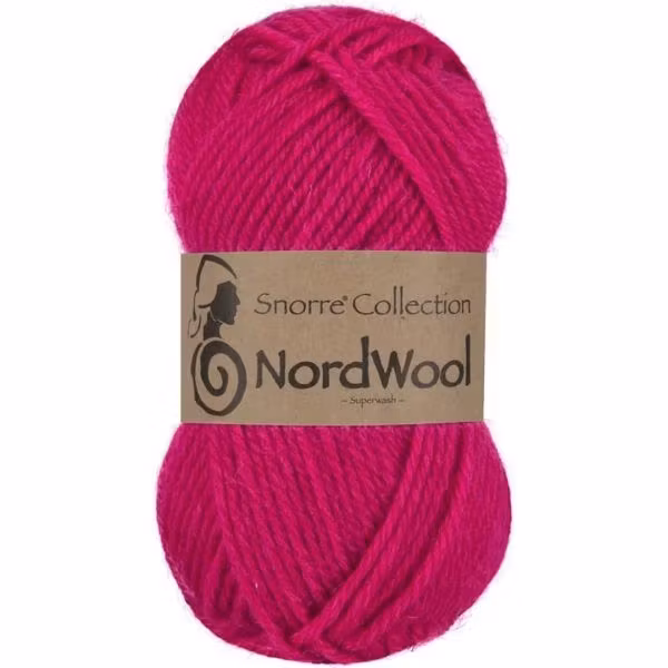 Snorre Collection Nordwool, 50g, 164 Cerise – helt garnnystan med Nordwool-banderoll.
