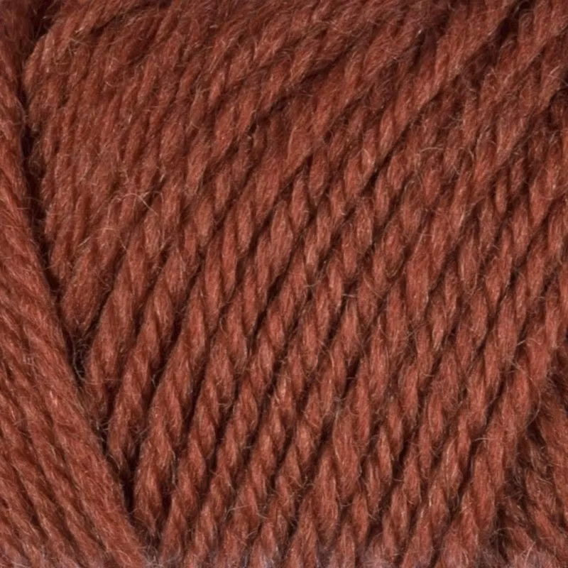 Närbild på Snorre Collection Nordwool, 50g, 153 Tobaksbrun – garnets färg och struktur.