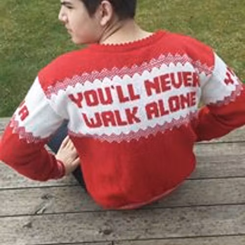 Mønster på genseren : YNWA