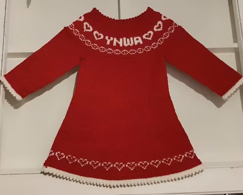 Mønster på barnekjolen : YNWA
