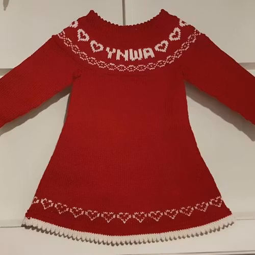 Mønster på barnekjolen : YNWA