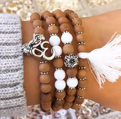 Sandalwood 4-5 mm ljusbrun, 108 pärlor