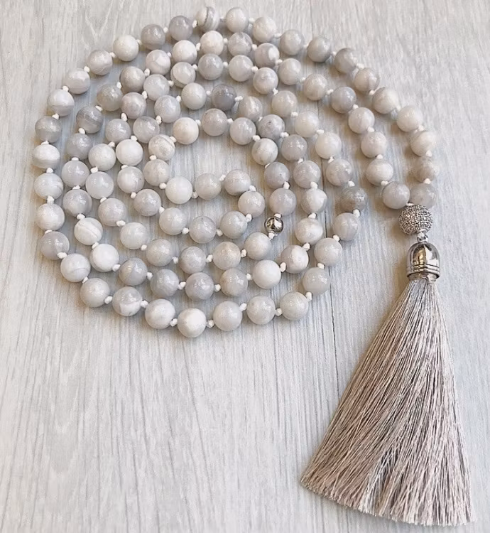 Crazy agate frostad vit/beige 8 mm, 5 strängar